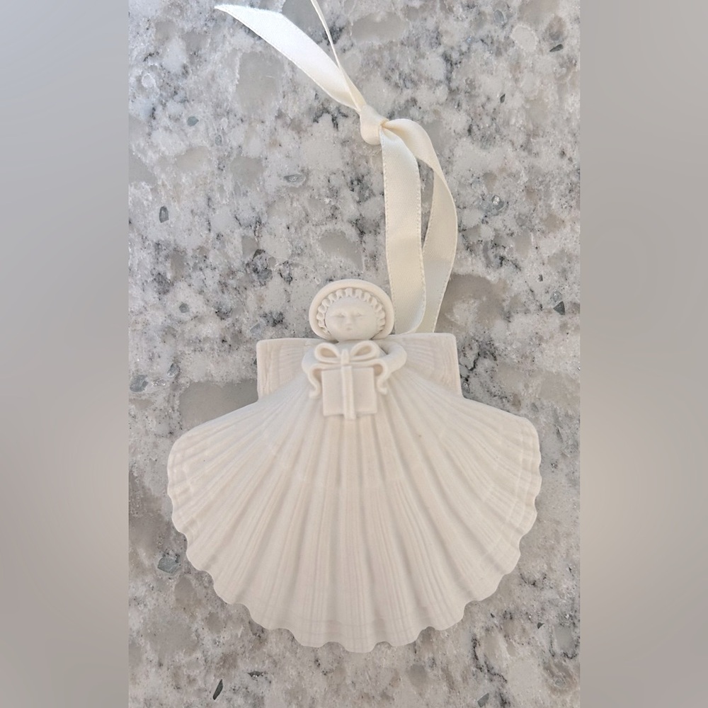 Ceramic Angel Shell Ornament 1991